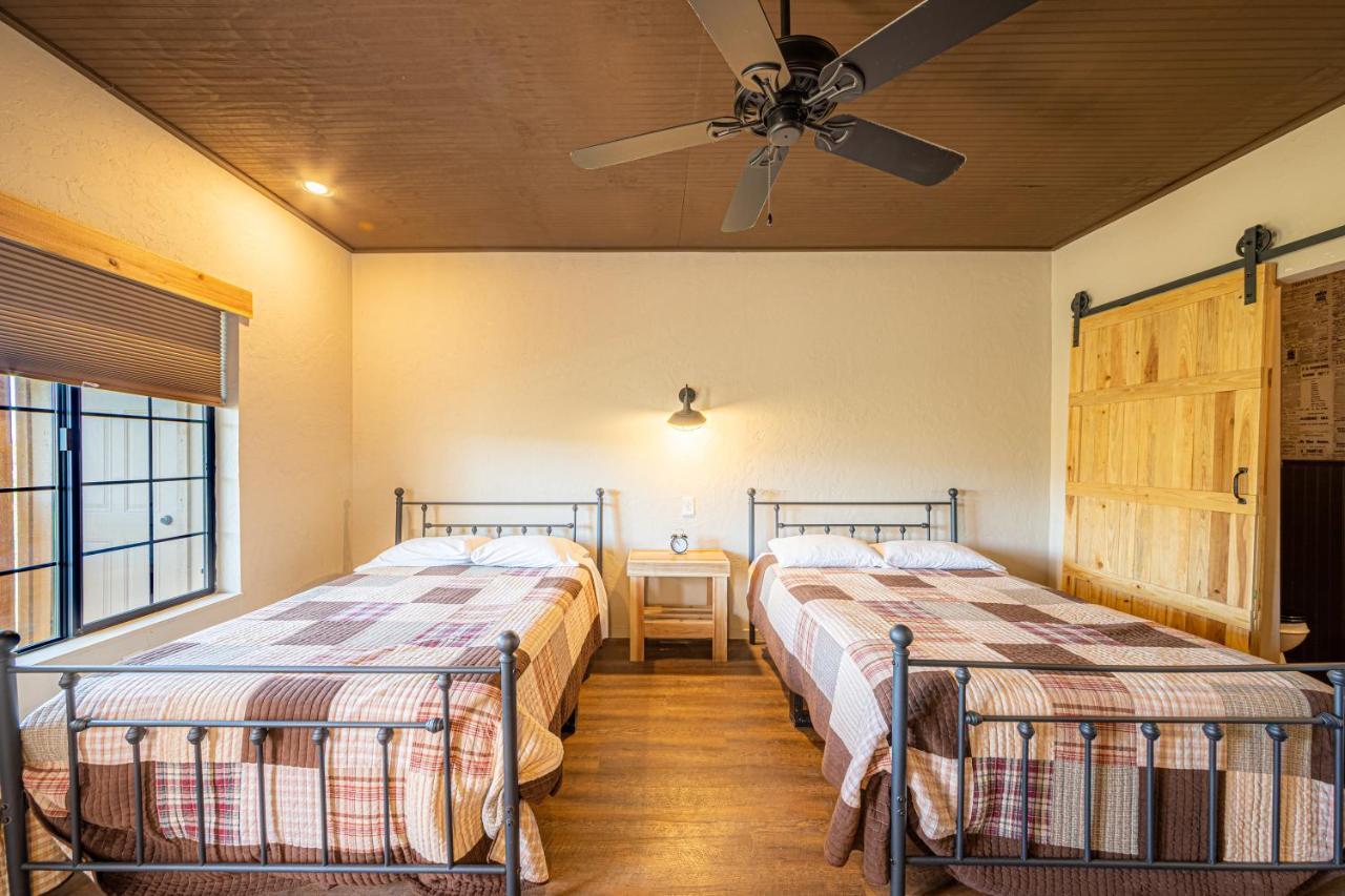 Miners #1 - Two Double Beds And Private Balcony * Tombstone
