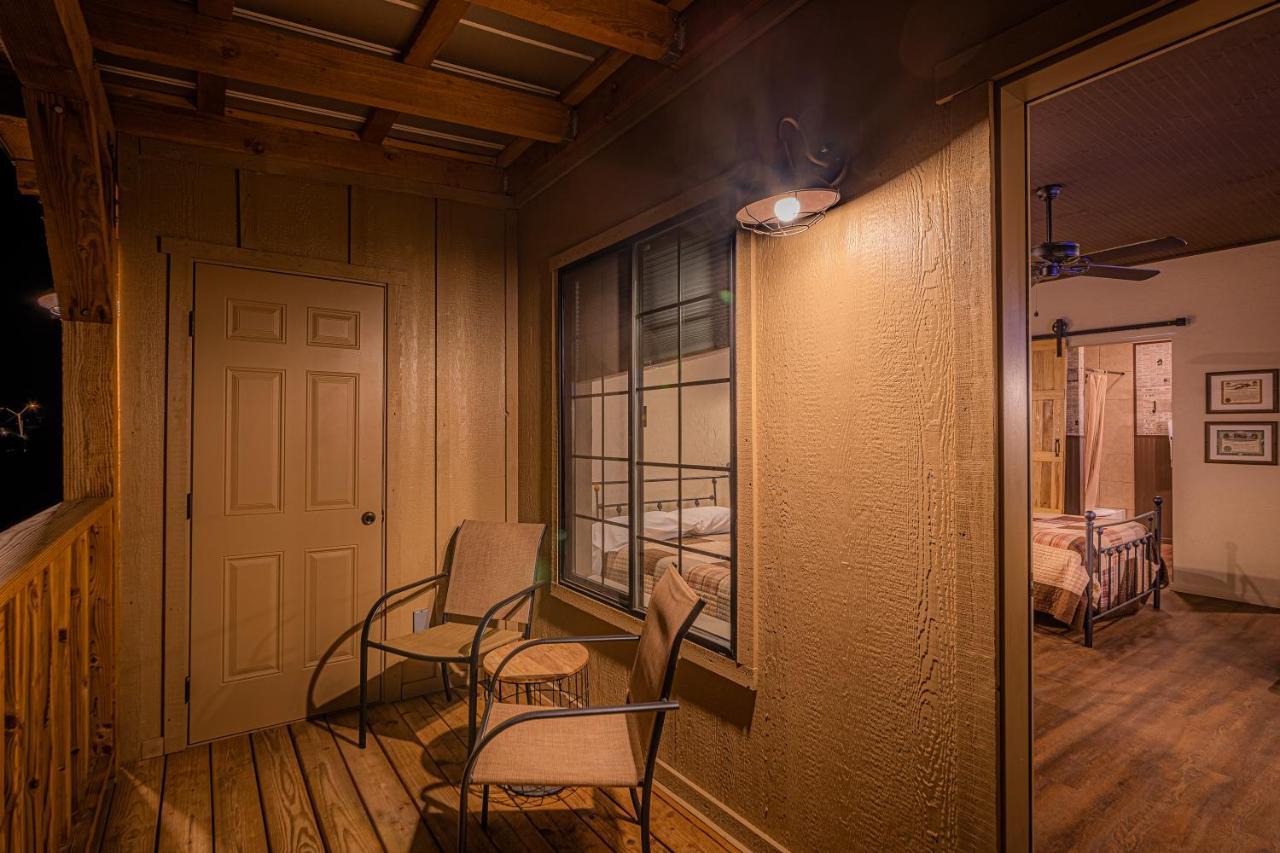 Miners #1 - Two Double Beds And Private Balcony Tombstone