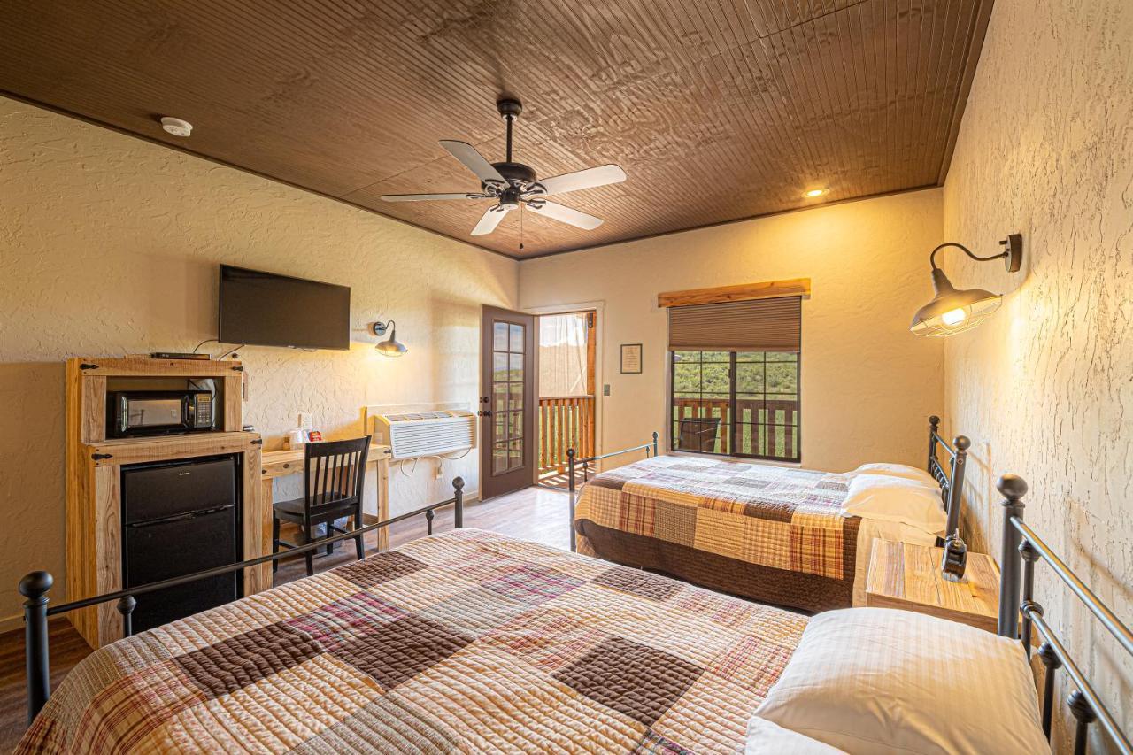 Chalet Miners #1 - Two Double Beds And Private Balcony Tombstone