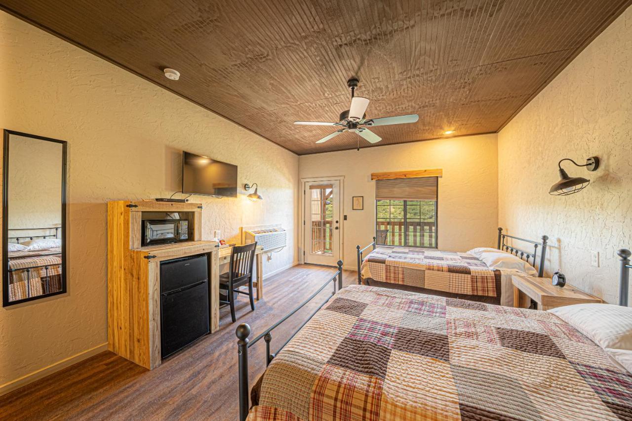 Miners #1 - Two Double Beds And Private Balcony * Tombstone